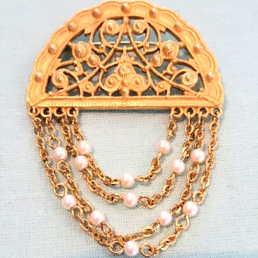 Vintage Beautiful Brooch Gem